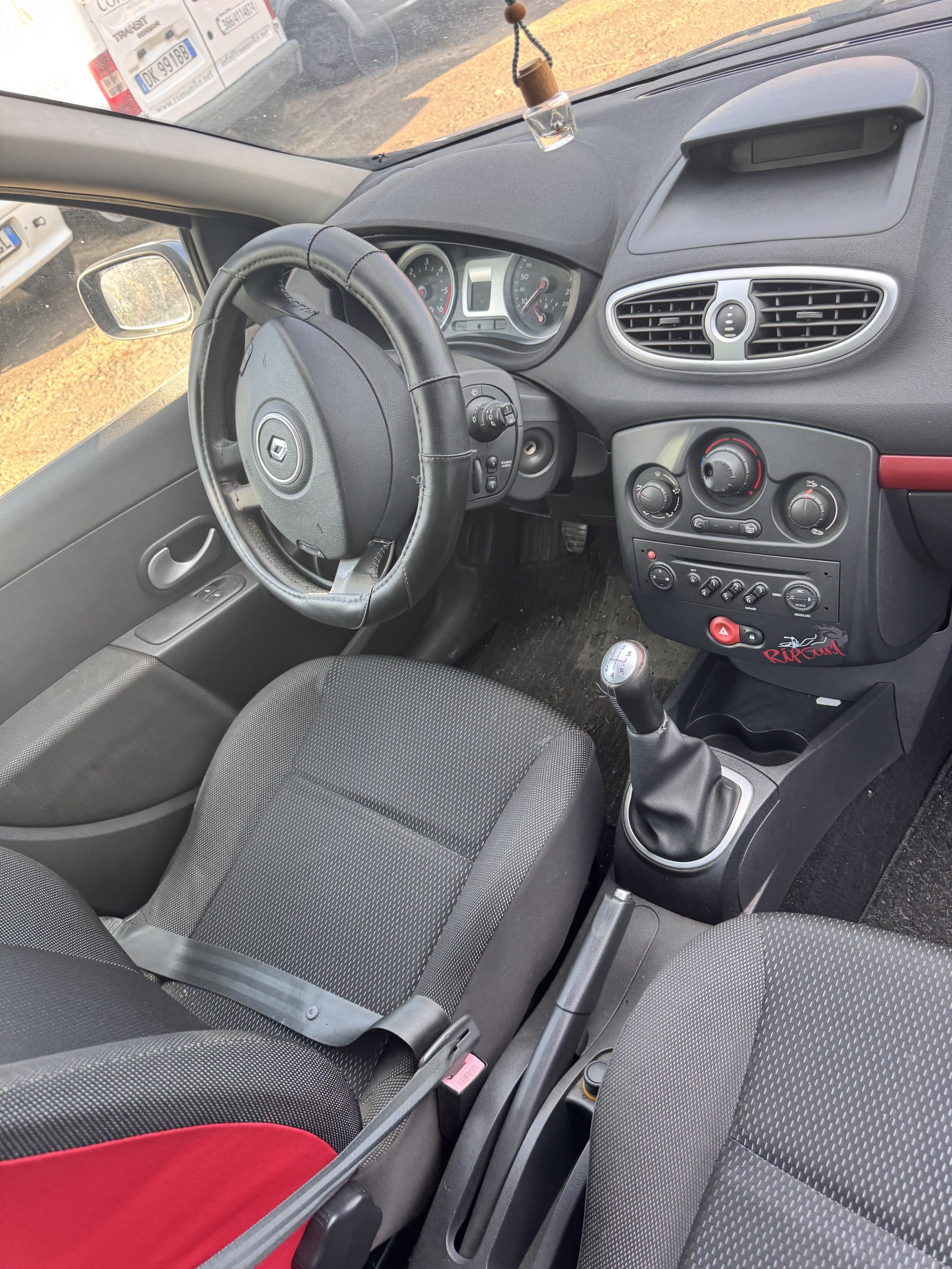 Renault Clio III, fotografie vehicul IMG_3763